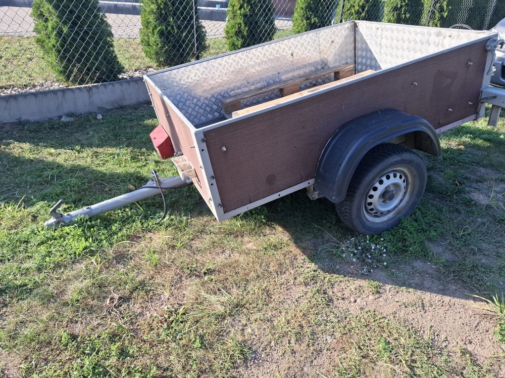 Przyczepka samochodowa