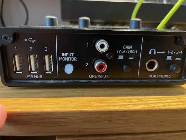 Interfejs audio Novation AudioHub 2x4 + sample i Ableton Lite