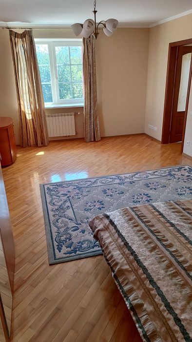 Без % оренда просторого будинку в с. Іванковичі, 360 м.кв.
