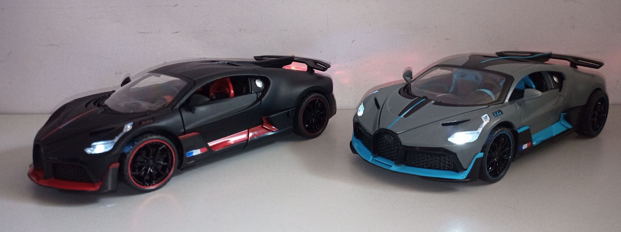 Машинка BUGATTI DIVO модель 1:24 "Автосвіт". Металл, звук, свет