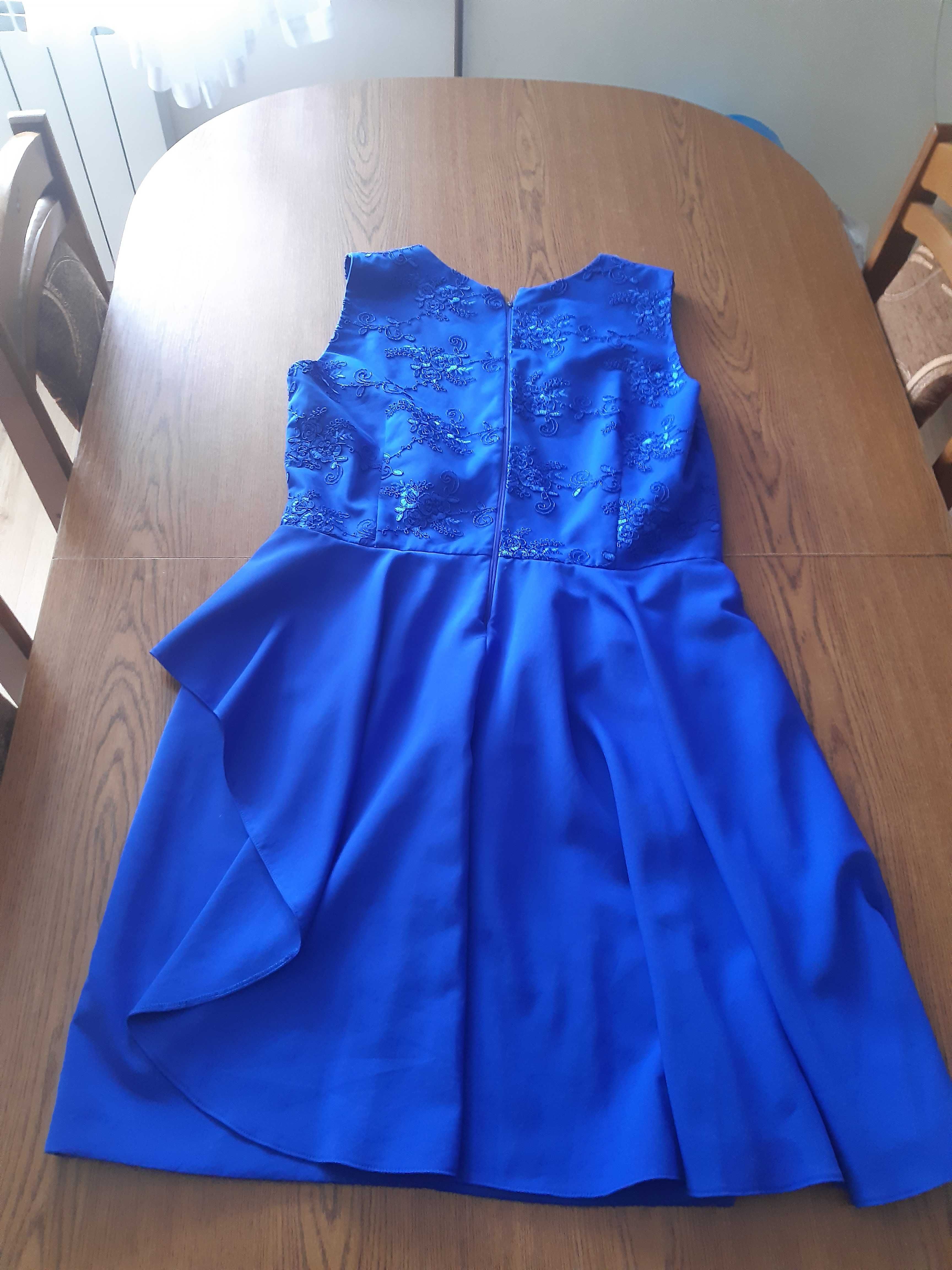 Niebieska sukienka r.46