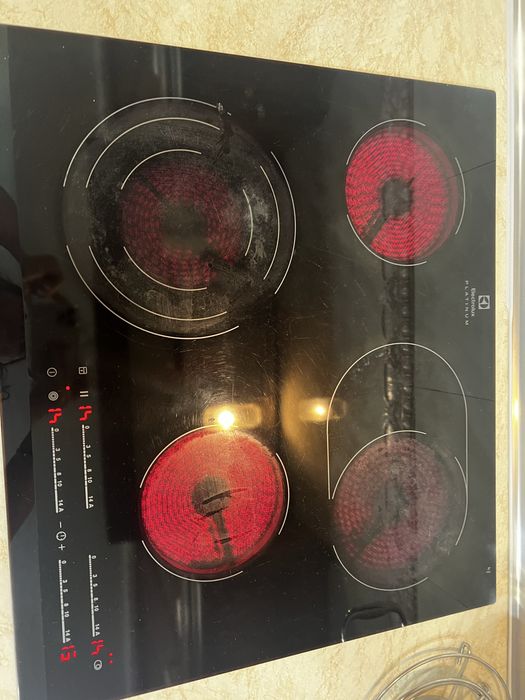 Electrolux плита ,варильна поверхность