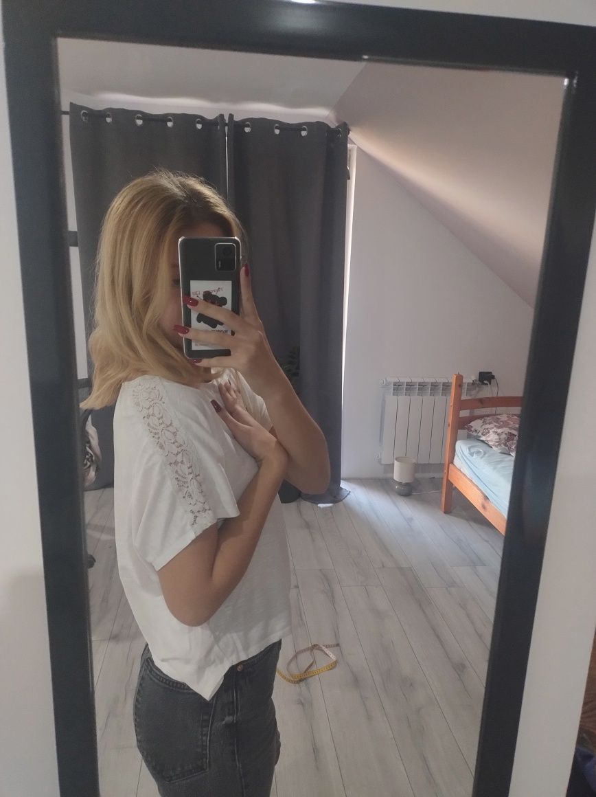 Biała bluzka koszulka t-shirt z krótkim rękawem koronką oversize