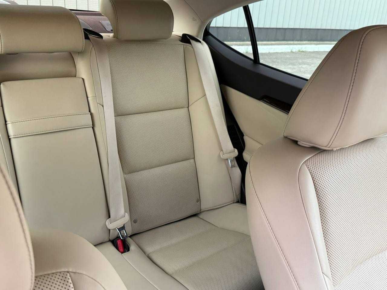 Lexus ES 300H 2016  (23.700$)
