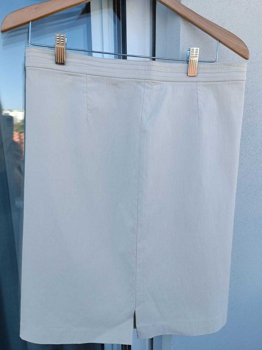 Saia Bege em muito bom estado