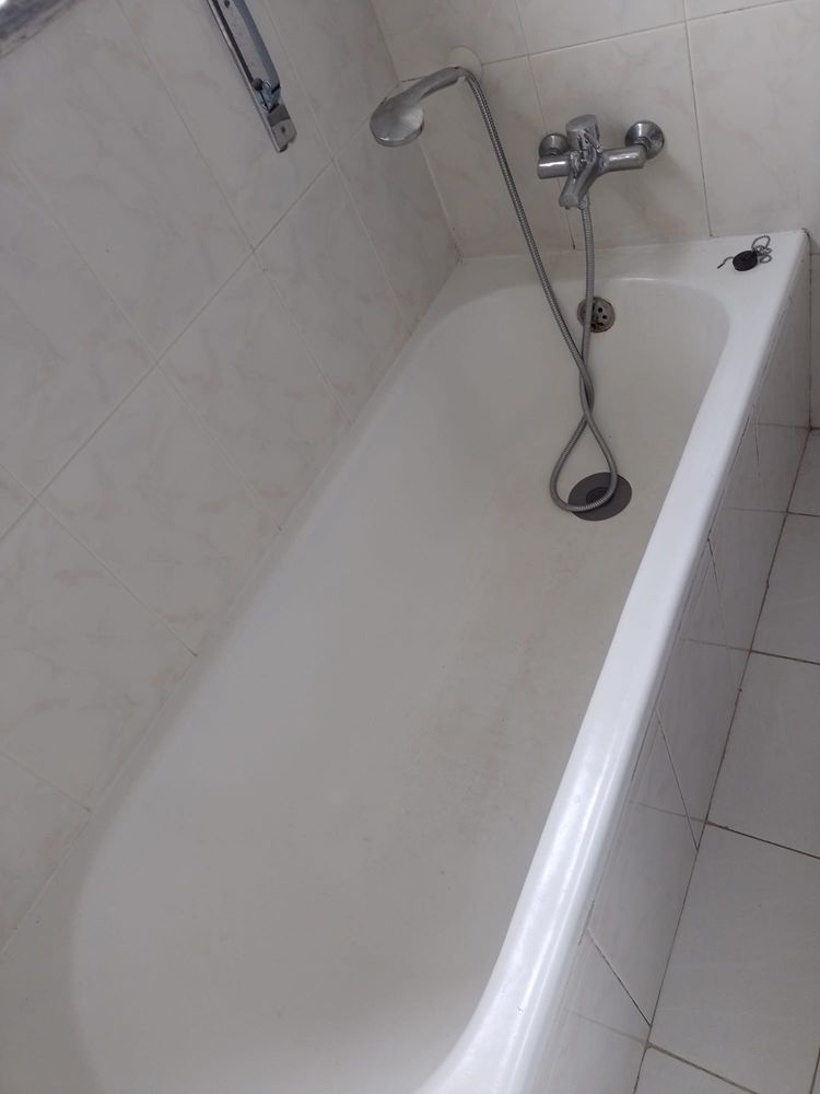 Banheira usada com ou sem torneira
