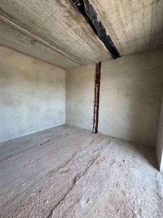 Продається Дуплекс готовий до ремонту з гаражем та бічною ділянкою