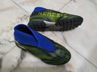 Chuteiras Adidas Nemesis tamanho 32