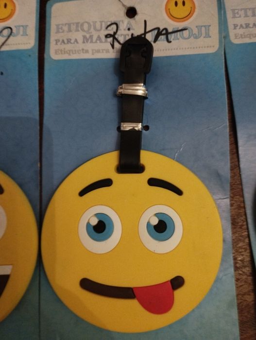 Etiquetas emoji para malas e afins