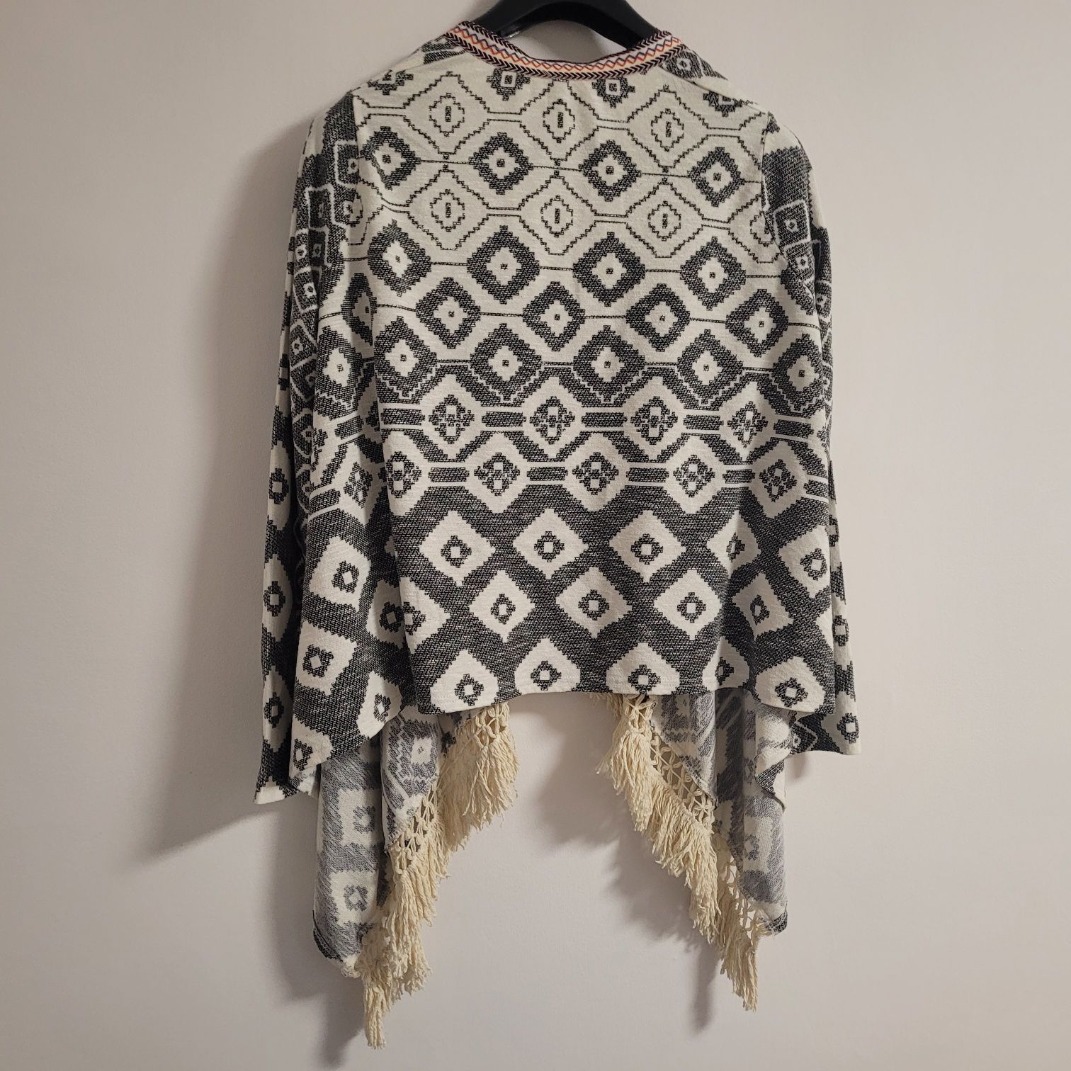 Narzutka/ bluza  z frędzlami