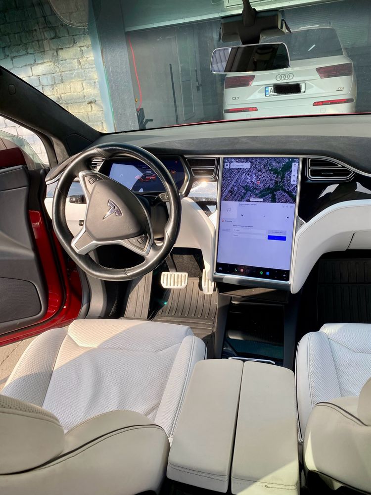 Tesla Model X 90d