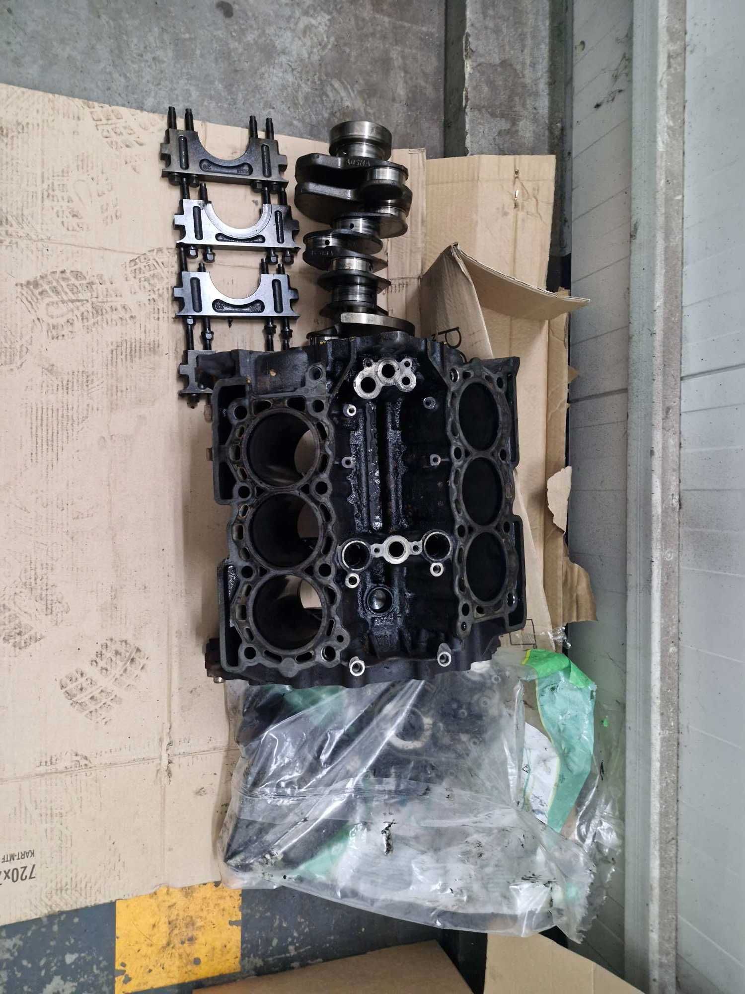blok, wał Land Rover Discovery 4 silnik 3,0 306 dt - części do naprawy