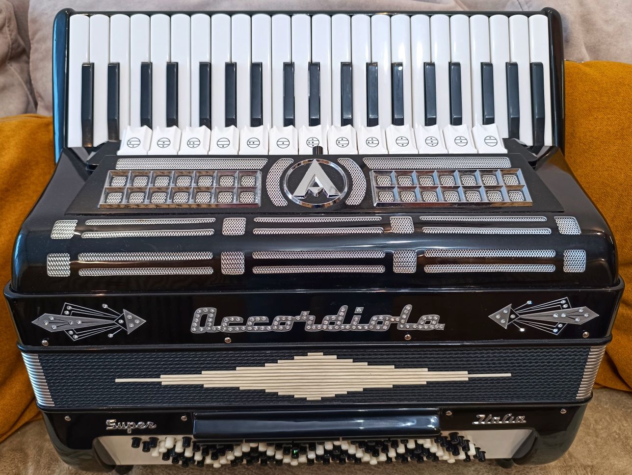 Włoski akordeon Accordiola Super Italia 120 basów