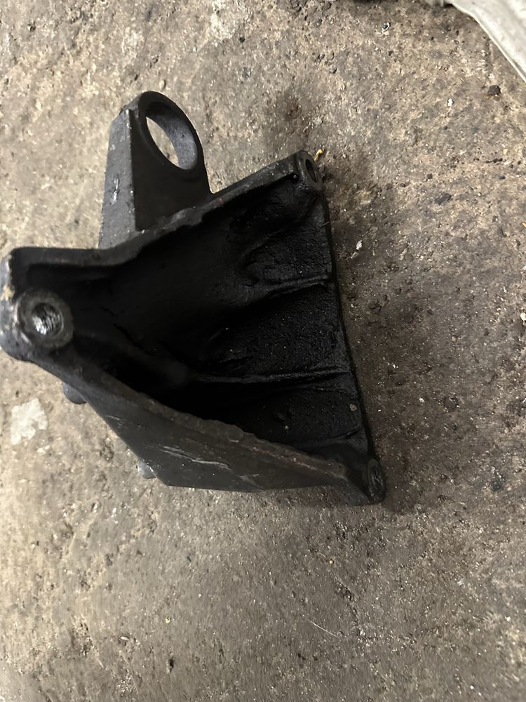 Łapy mocowania skrzyni biegów AUDI VW SKODA PASSAT B5 Audi a6c5 a4b6