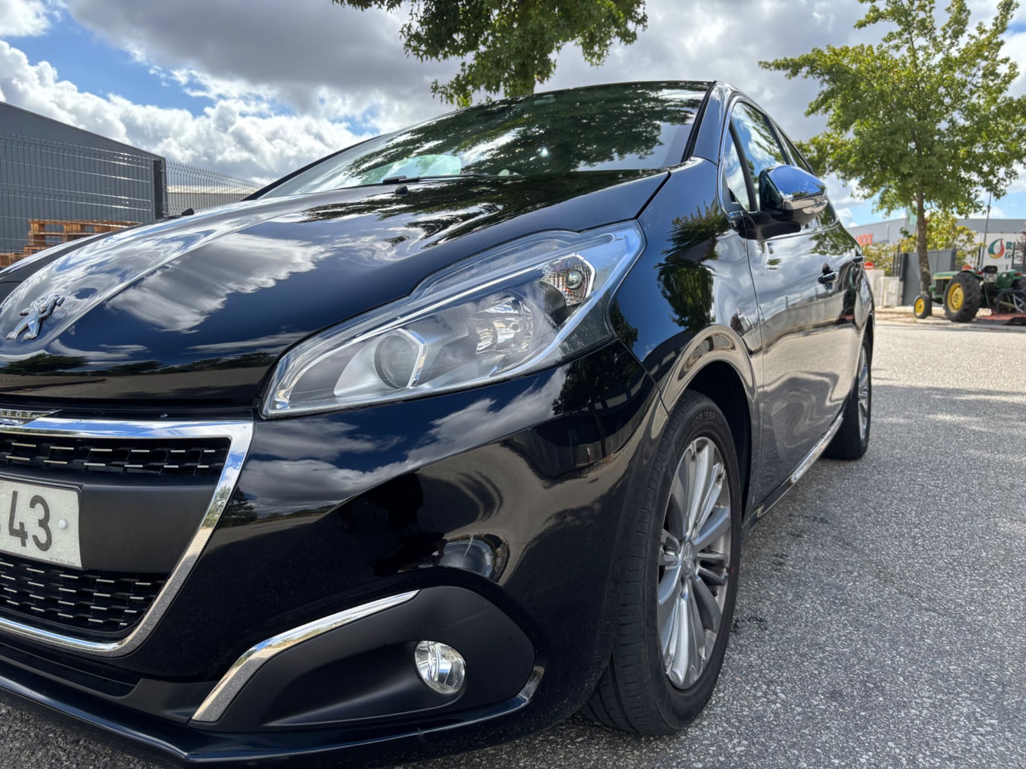 Peugeot 208 puretech allure 2016 1.2 - manual - 131680km - 2 Donos