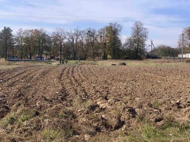 Ділянка під комерцію в с. Тетерівка над трассою