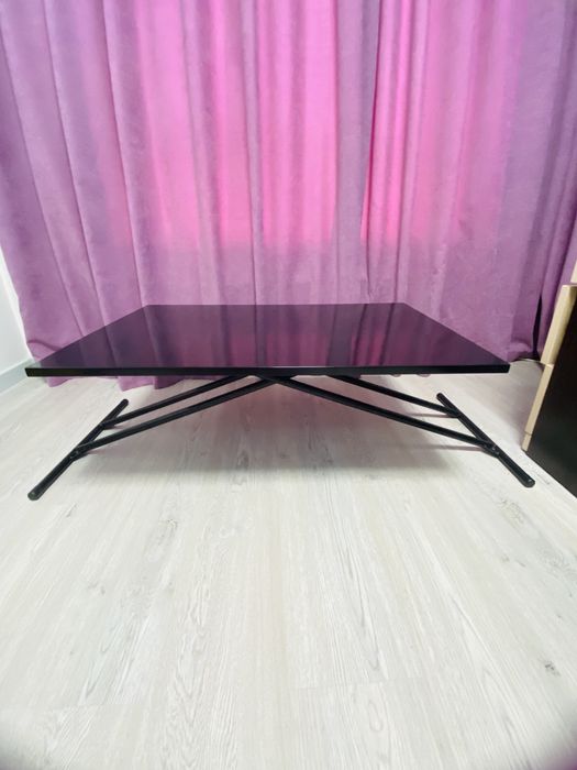 Стіл з регульованою висотою