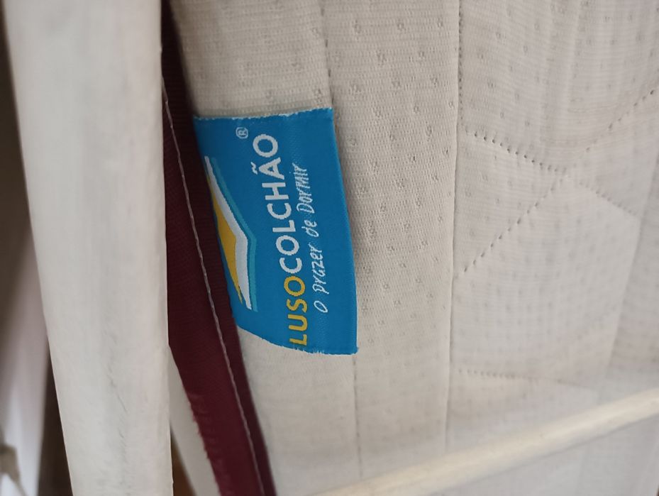 Cama casal completa em ferro. Colchão e estrado