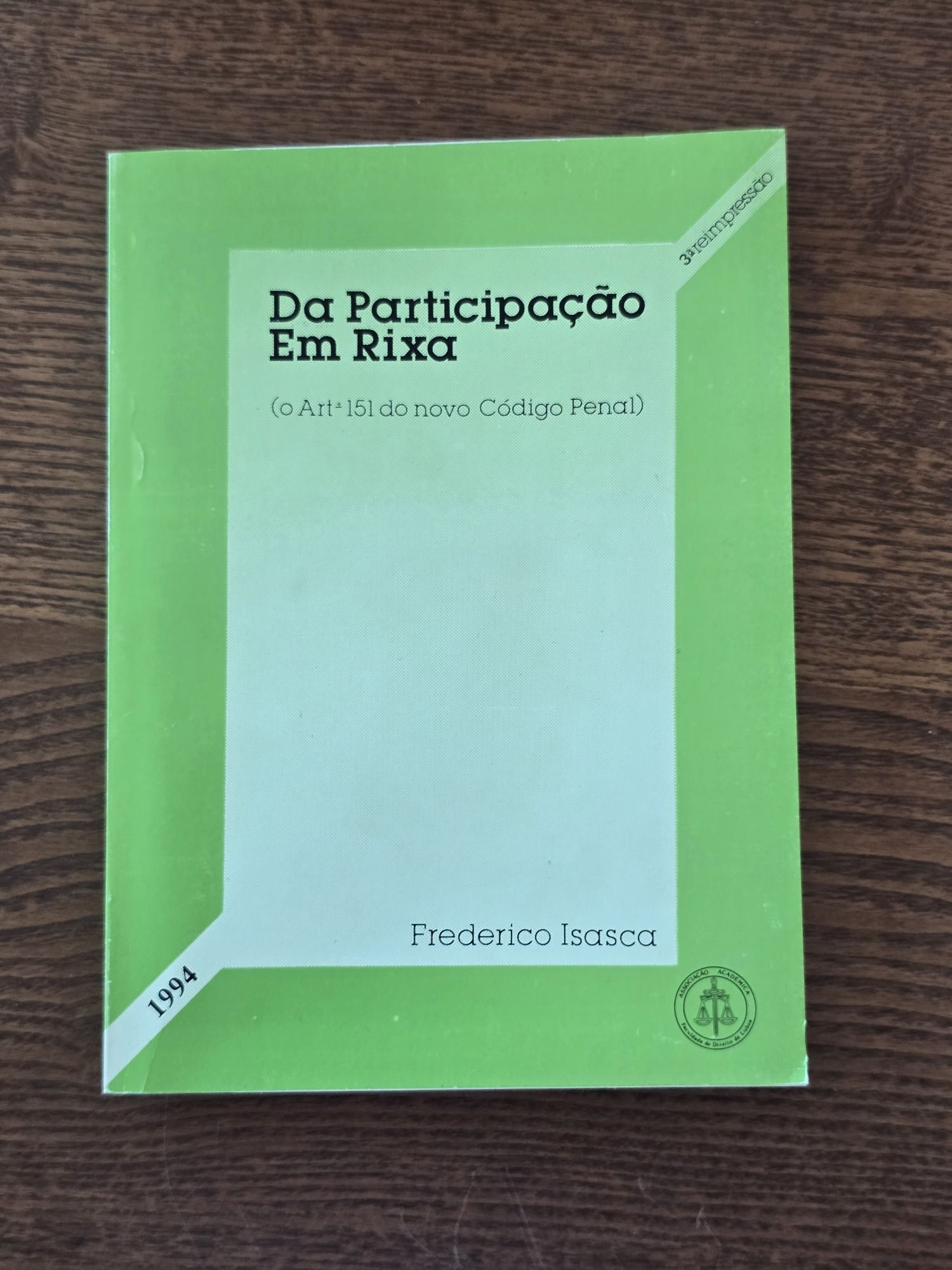 Livros jurídicos / Direito / 1 = 2,5€ / 10 = 20€