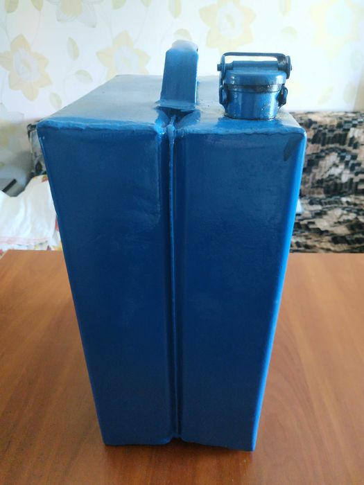 Добротна металева каністра на 20літрів з товстими стінками часів 70-х