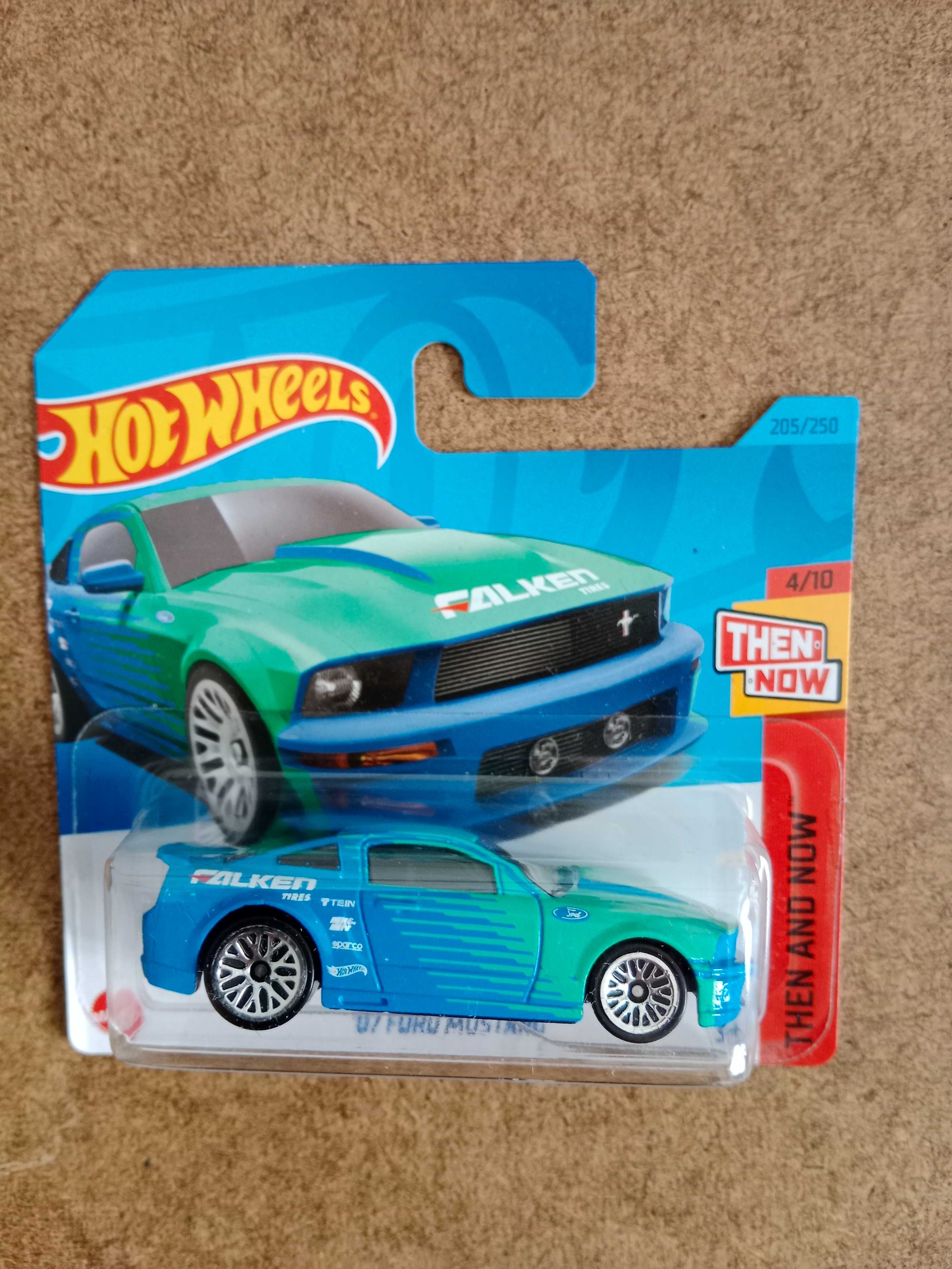 Моделька Hot Wheels 07Ford Mustang