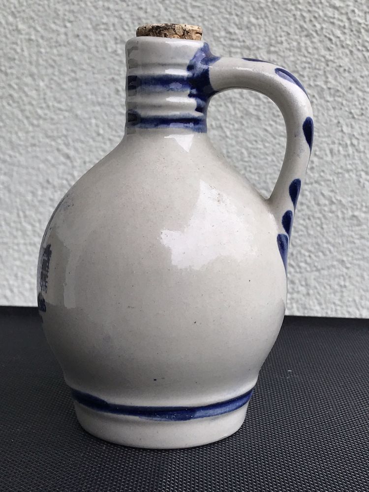 Ceramiczny dzbanek do piwa, alkoholu.