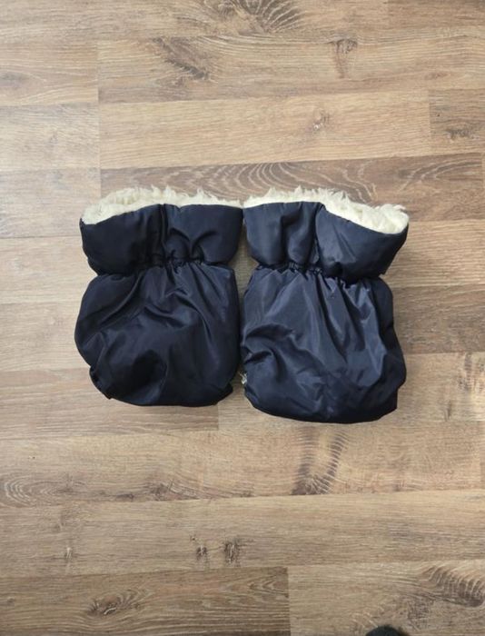 Конверт в коляску на овчині, муфти на коляску