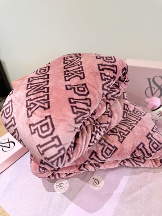 Лімітовані спреі і лосьйони Pink Victorias Secret. Вікторія сікрет