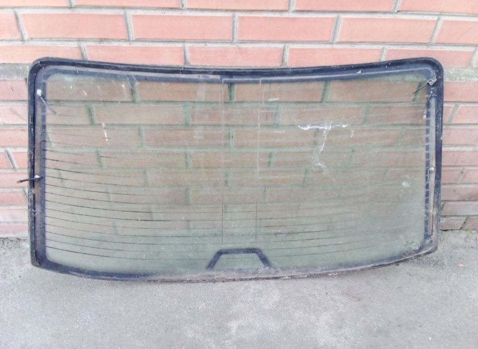 Продам заднее стекло BMW E-36 Compact