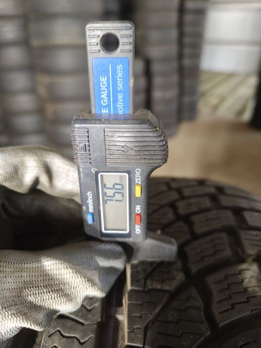 235/45R18 98 V Nokian WR R4     Z452/170A