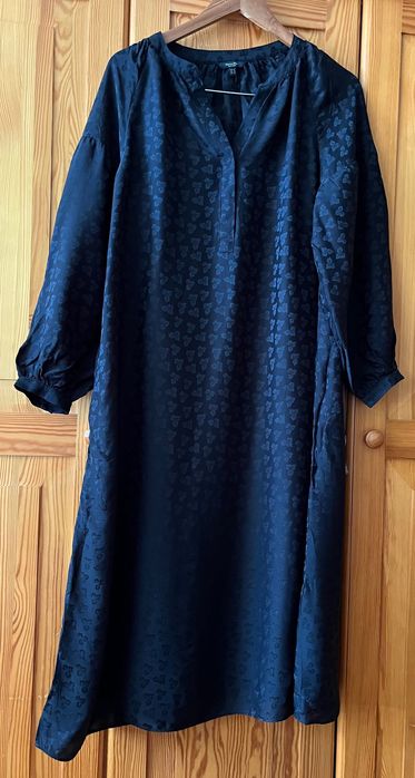 Satynowa sukienka Massimo Dutti