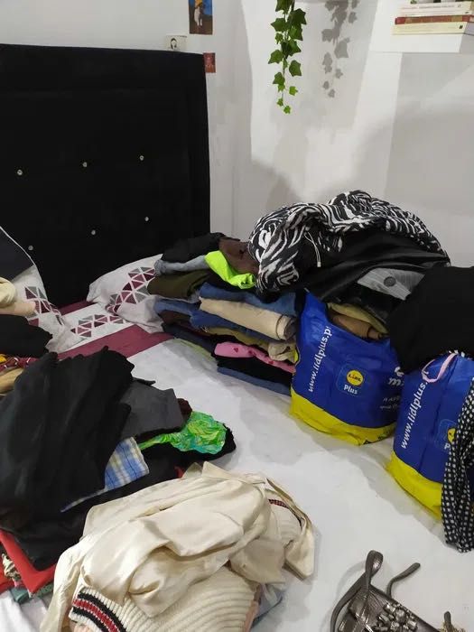 Lote + de 160 peças de roupa, malas e sapatos femininos NEGOCIÁVEL