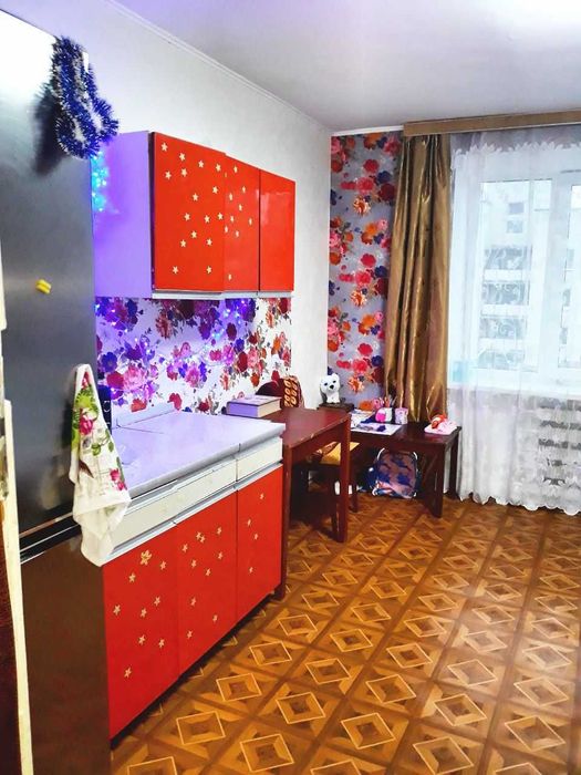 Продаж кімнати по вул. 1 Травня 171 з меблями і технікою
