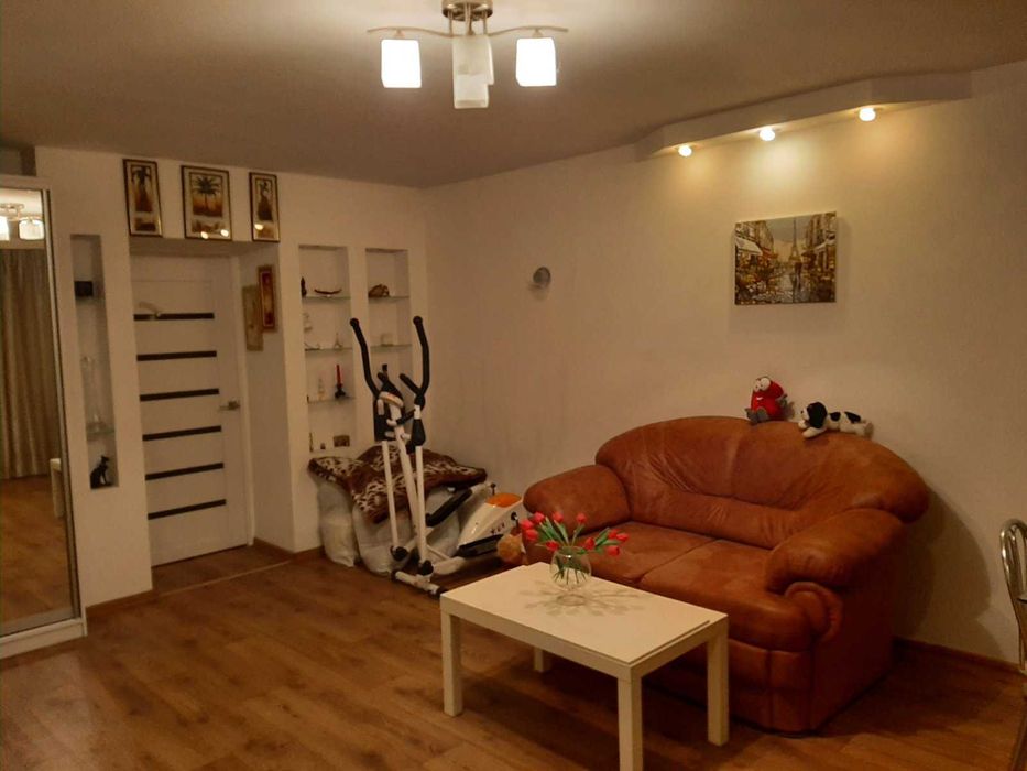 Продам свою 2кв. (студия+спальня), 2/5, метро 23 Августа (Вайбер)