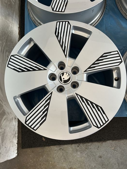 400 Felgi Aluminiowe SKODA R 19 5x112 Bardzo Ładne