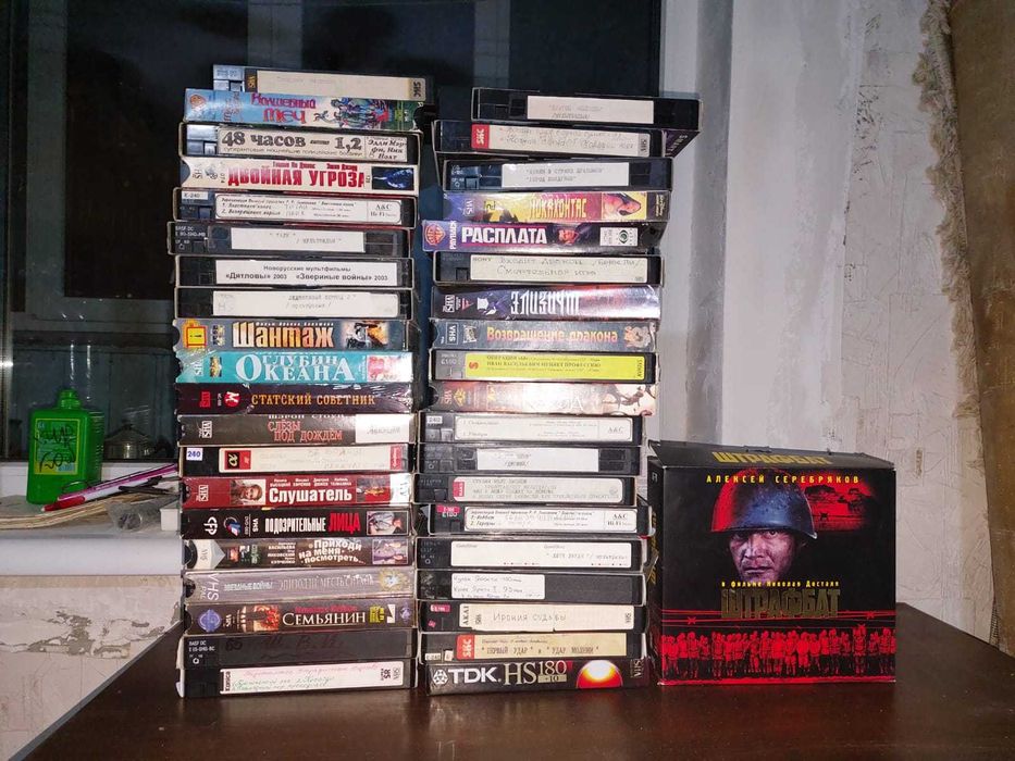 Продам відіомагнітофон LG разом с касетамі, у гарному стані