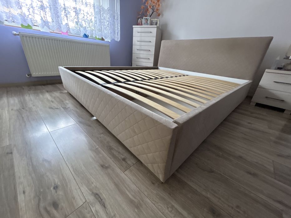 Łózko tapicerowane