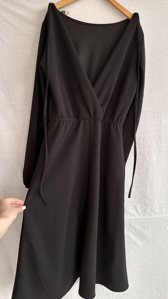Сукня чорна з розрізом