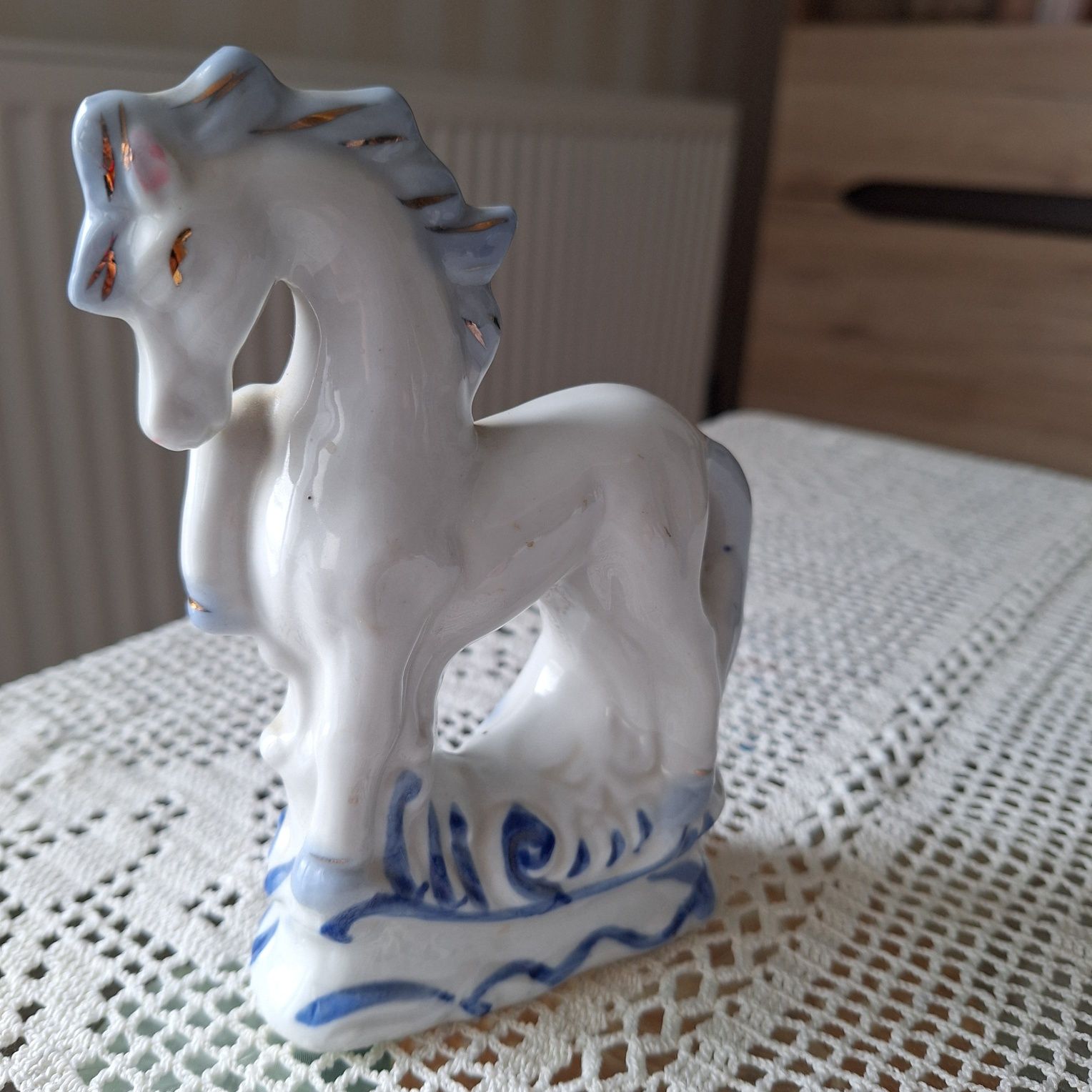 Figurka porcelanowa Koń