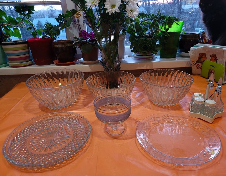 Посуда(салатники,селедочницы,блюда) из  толстого стекла времен СССР