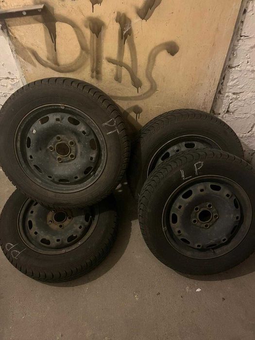 Sprzedam opony zimowe z felgami.