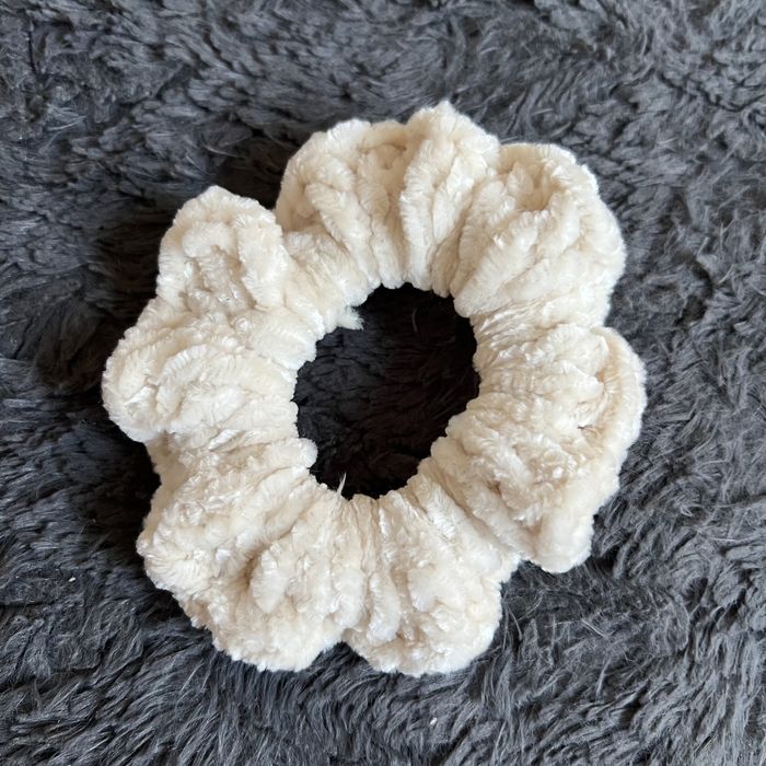 Handmade scrunchie kremowa