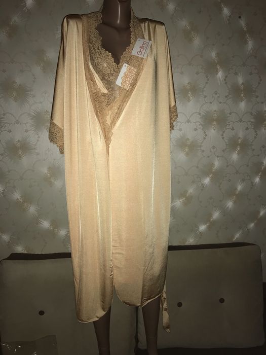 Комплект нижньої білизни / нічна сорочка і халат