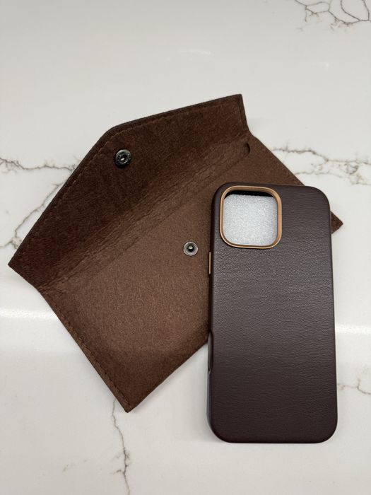 Продам шкіряний чохол для iphone 16 pro max desert titanium magic safe