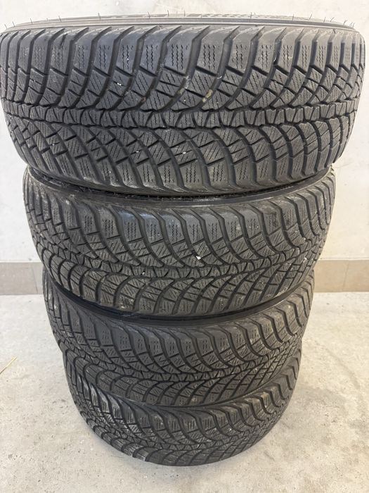 Opony Zimowe Kumho 215/55/17 komplet! 4 szt. 8,6mm 2021r