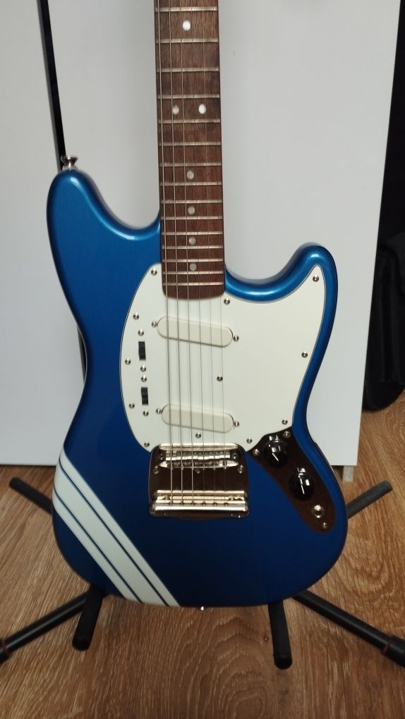 Squier by Fender Classic Vibe FSR Competition Mustang Lake