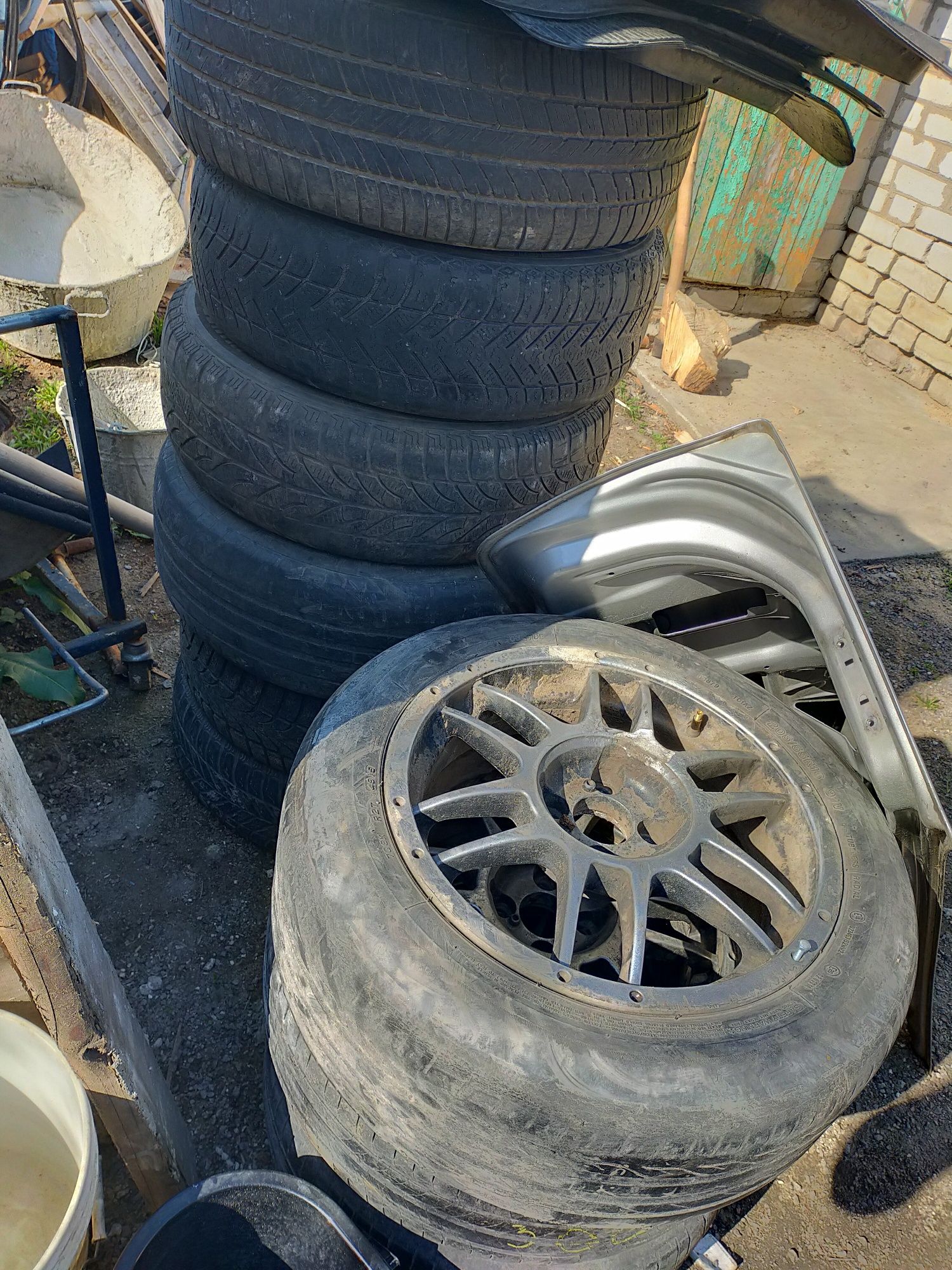 Продам резину 215/65R16