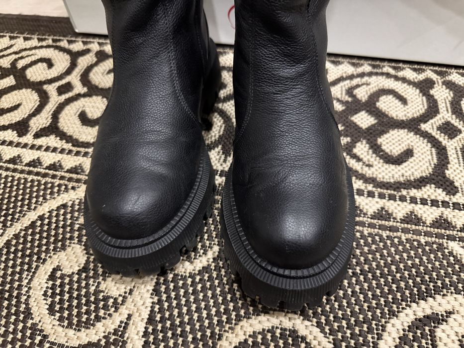 Жіночі зимові чорні шкіряні чоботи з хутром