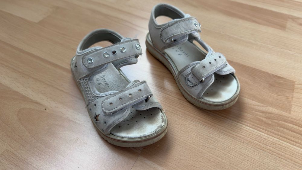 Sandały skórzane firmy Sergio Bardi rozmiar 27