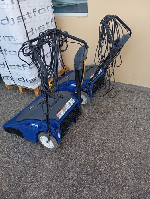 Aspirador de alcatifa industrial , vendo os dois.
